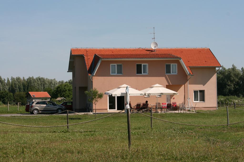 Guesthouse Capistro Bilje Екстер'єр фото