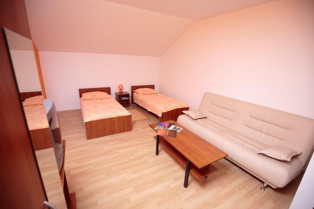 Guesthouse Capistro Bilje Екстер'єр фото